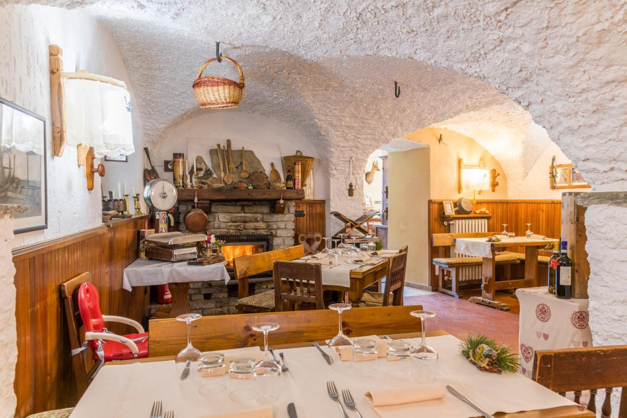 La Placette - Albergo Diffuso E Trattoria Usseaux ภายนอก รูปภาพ