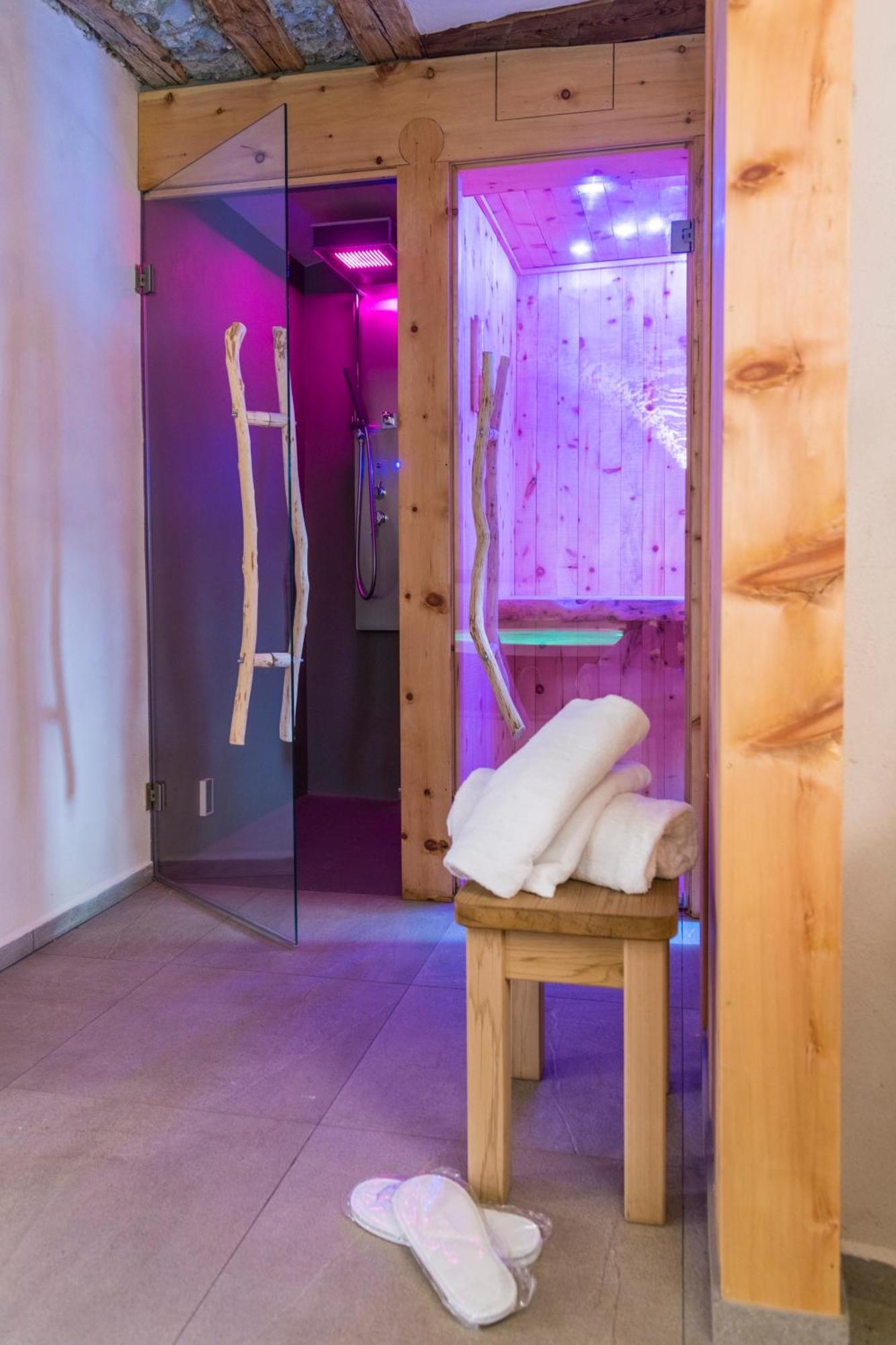 La Placette - Albergo Diffuso E Trattoria Usseaux ภายนอก รูปภาพ