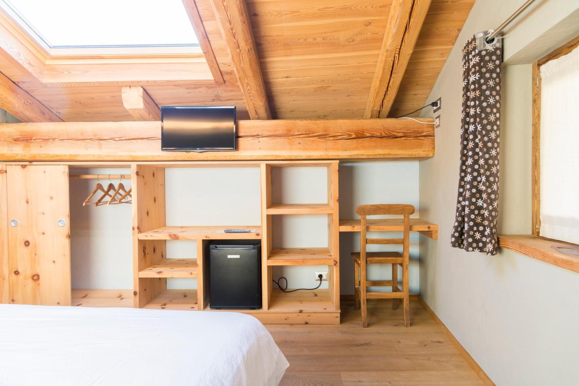 La Placette - Albergo Diffuso E Trattoria Usseaux ภายนอก รูปภาพ