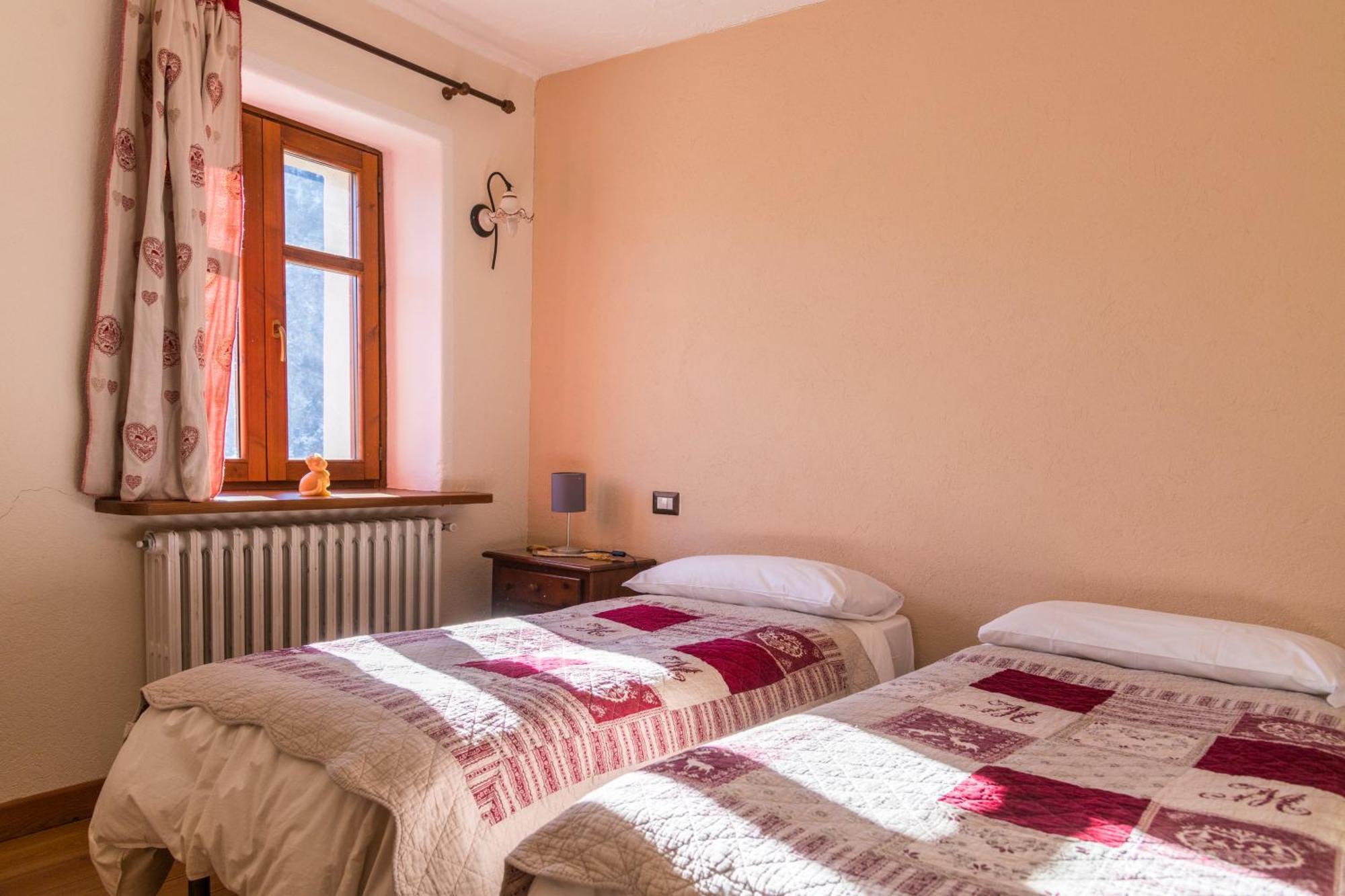 La Placette - Albergo Diffuso E Trattoria Usseaux ภายนอก รูปภาพ