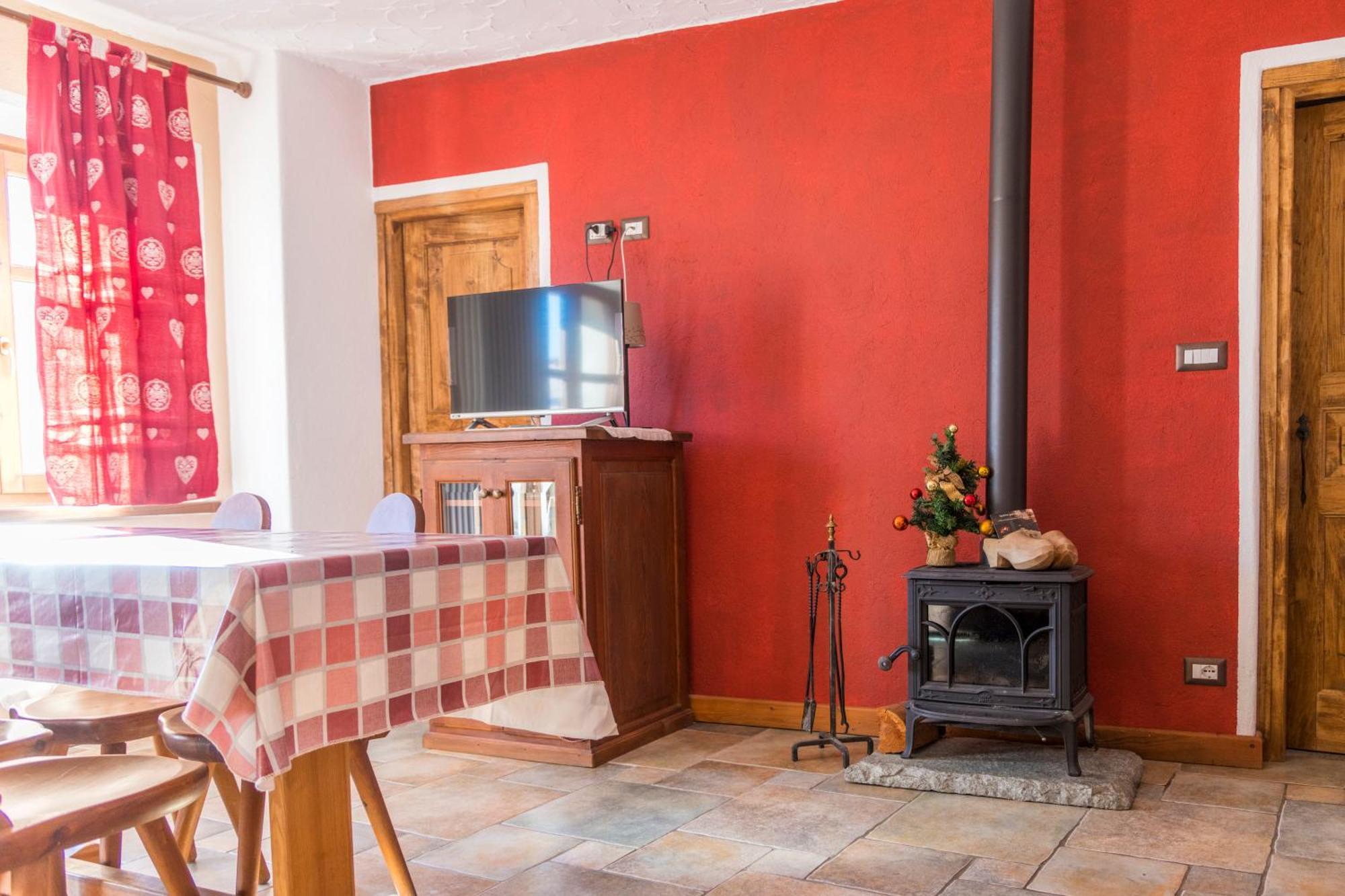 La Placette - Albergo Diffuso E Trattoria Usseaux ภายนอก รูปภาพ