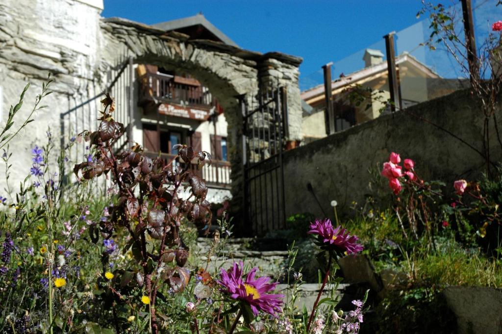La Placette - Albergo Diffuso E Trattoria Usseaux ภายนอก รูปภาพ