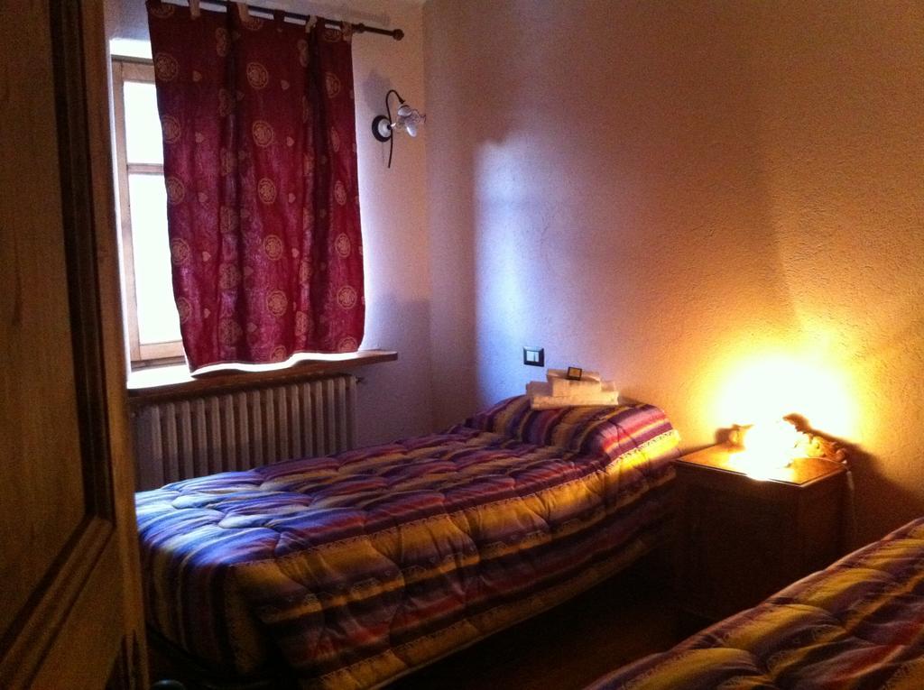 La Placette - Albergo Diffuso E Trattoria Usseaux ภายนอก รูปภาพ